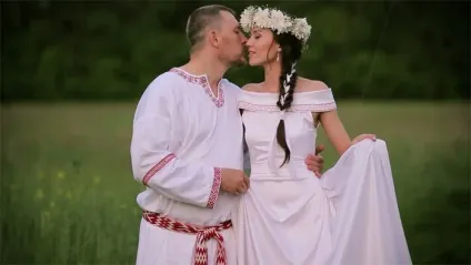 Весільні сукні в слов'янському стилі моделі і фасони давньоукраїнських нарядів з фото