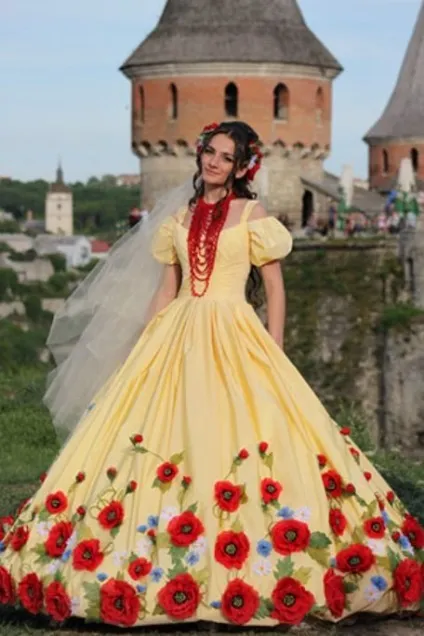 Весільні сукні в українському стилі, модний образ нареченої (плаття) Весільні сукні в українському стилі, модний образ нареченої