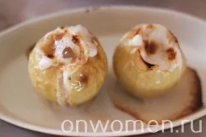 Печені яблука з цукром в духовці рецепт з фото