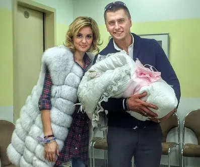 Павло Прилучний і Агата Муценієце назвали новонароджену дочку рідкісним ім'ям, світська хроніка (назвали) Павло Прилучний і Агата Муценієце назвали новонароджену дочку рідкісним ім'ям, світська хроніка