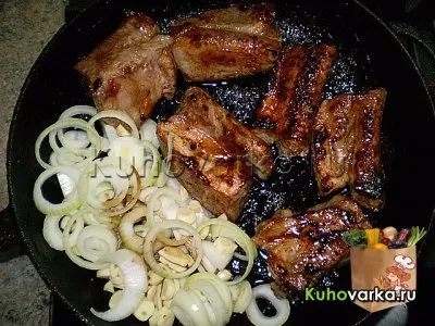 Свинячі реберця з рисом