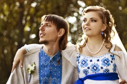 Весільна сукня в національному стилі (вишиванки) Весільна сукня в національному стилі
