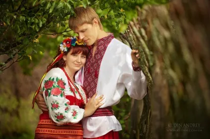 Весільна сукня в національному стилі (вишиванки) Весільна сукня в національному стилі