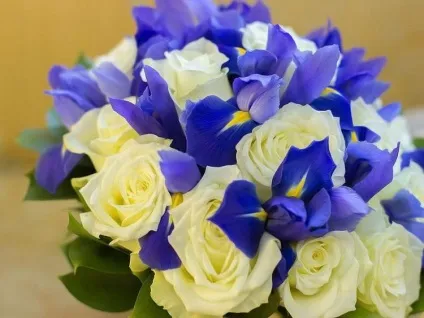 Весільний букет з ірисів, складаємо флористичну композицію (весільний) Весільний букет з ірисів, складаємо флористичну композицію