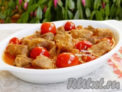 Свинина, тушкована з помідорами - рецепт з фото