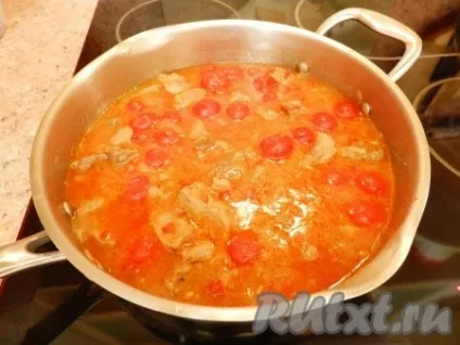 Свинина, тушкована з помідорами - рецепт з фото