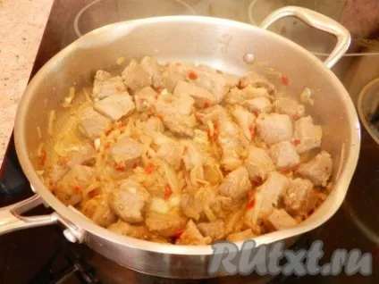 Свинина, тушкована з помідорами - рецепт з фото