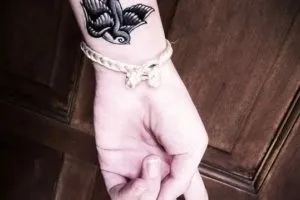 Тату на зап'ясті жіночі та чоловічі - значення і ескізи (чоловічі) Тату на зап'ясті жіночі та чоловічі - значення і ескізи