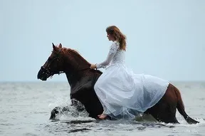 Тренд «trash the dress» або плаття в мотлох! (Образ нареченої) Тренд «trash the dress» або плаття в мотлох!