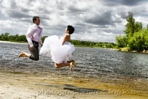 Trash the dress - нова і незвичайна весільна фотосесія (trash) Trash the dress - нова і незвичайна весільна фотосесія