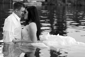 Тренд «trash the dress» або плаття в мотлох! (Тренди) Тренд «trash the dress» або плаття в мотлох!