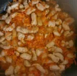 Тушкована курка з морквою і брокколі (курка) Тушкована курка з морквою і брокколі