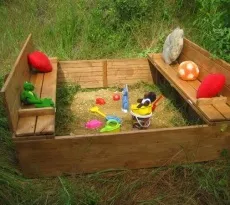 Пісочниця своїми руками на дачі з кришкою і без (відео фото)