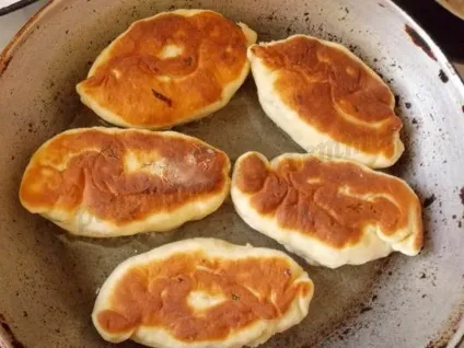 Пиріжки смажені на сковороді рецепт з фото начинки для пиріжків, тісто на кефірі, випічка на (пиріжки смажені на сковороді рецепт з фото) Пиріжки смажені на сковороді рецепт з фото начинки для пиріжків, тісто на кефірі, випічка на