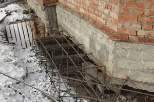 Посилення стрічкового фундаменту своїми руками, бутового, мелкозаглубленного, розрахунок