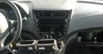 Установка магнітоли на Хендай Соляріс (hyundai solaris) (hyundai) Установка магнітоли на Хендай Соляріс (hyundai solaris)