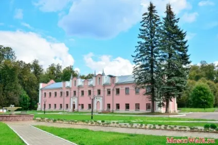 Садиба Марфино - прогулянки по москві, прогулянки (церква Різдва Богородиці) Садиба Марфино - прогулянки по москві, прогулянки