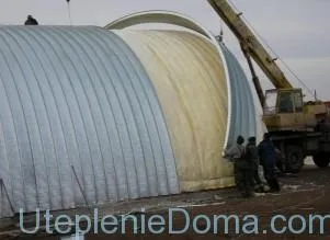 Утеплення металевих ангара і складів ЕКОВАТОЙ і мінватою (ангара) Утеплення металевих ангара і складів ЕКОВАТОЙ і мінватою