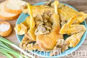 Варена курка в мультиварці