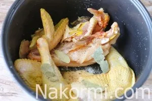 Варена курка в мультиварці