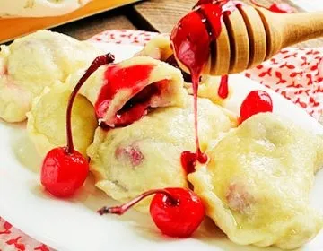 Вареники на пару з ягідної та овочевої начинками в каструлі, мультиварці і пароварці (пару) Вареники на пару з ягідної та овочевої начинками в каструлі, мультиварці і пароварці