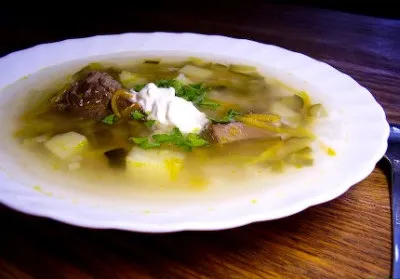 Варимо розсольник з маринованими огірками