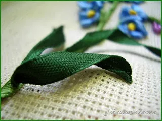 Вишиваємо незабудку стрічками - ярмарок майстрів - ручна робота, handmade (голка з широким вушком) Вишиваємо незабудку стрічками - ярмарок майстрів - ручна робота, handmade