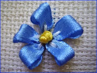 Вишиваємо незабудку стрічками - ярмарок майстрів - ручна робота, handmade (незабудки) Вишиваємо незабудку стрічками - ярмарок майстрів - ручна робота, handmade