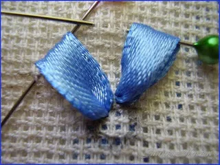 Вишиваємо незабудку стрічками - ярмарок майстрів - ручна робота, handmade (атласні стрічки) Вишиваємо незабудку стрічками - ярмарок майстрів - ручна робота, handmade
