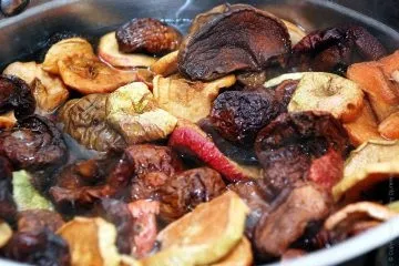 Компот із сухофруктів - найкращий напій (вкинути каструлю вимиті) Компот із сухофруктів - найкращий напій