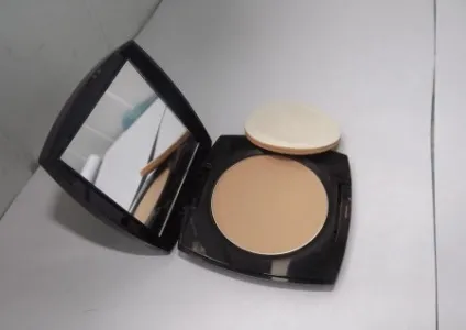 Компактна пудра для обличчя avon відгуки про коригувальних засобах бездоганність і ідеальний відтінок