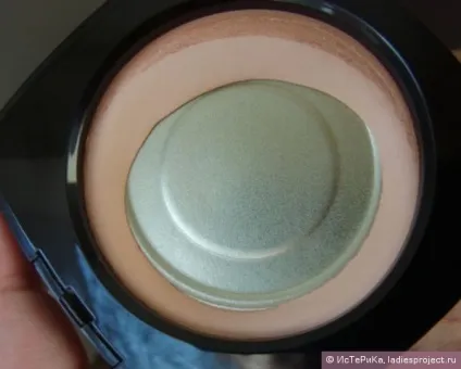 Компактна пудра les beiges healthy glow sheer powder spf 15 (люкс) Компактна пудра les beiges healthy glow sheer powder spf 15