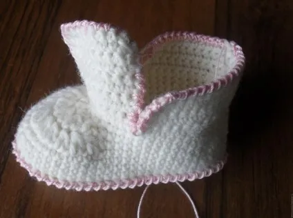 В'яжемо пінетки «черевички» - ярмарок майстрів - ручна робота, handmade (моєму випадку загальною вершиною) В'яжемо пінетки «черевички» - ярмарок майстрів - ручна робота, handmade