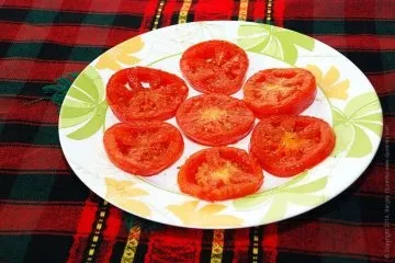 Яєчня з помідорами - швидкий варіант сніданку