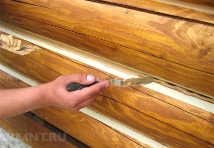 Закладення щілин у дерев'яному будинку (будівництво) Закладення щілин у дерев'яному будинку