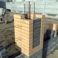 Заставні для воріт в цегляних стовпах і проводка (воріт) Заставні для воріт в цегляних стовпах і проводка