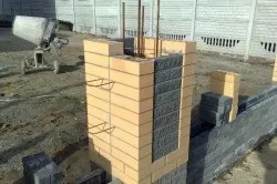 Заставні для воріт в цегляних стовпах (відео) (перший по цеглині) Заставні для воріт в цегляних стовпах (відео)