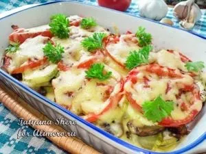 Запечені кабачки з грибами і помідорами