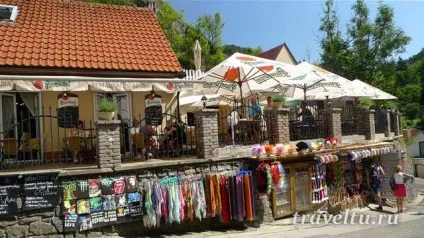 Замок Карлштейн в Чехії - рай для туристів (туристів) Замок Карлштейн в Чехії - рай для туристів