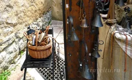 Замок Карлштейн в Чехії - рай для туристів (Сувенірні крамниці шляху) Замок Карлштейн в Чехії - рай для туристів