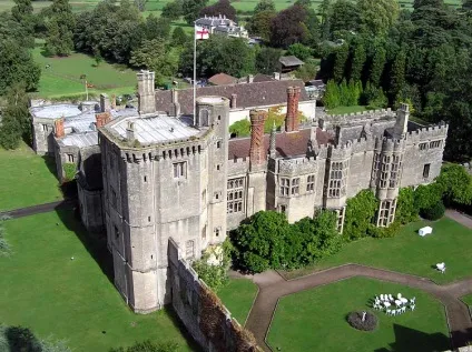 Замок Торнбері (thornbury castle)