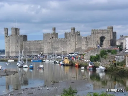 Замок Карнарвон (caernarfon castle) опис і фото (великобританія) Замок Карнарвон (caernarfon castle) опис і фото