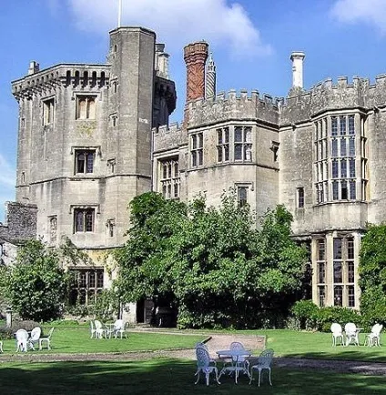 Замок Торнбері (thornbury castle)