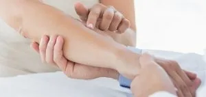 Жировик на руці (плечі, кисті) під шкірою - як позбутися і швидко прибрати причини і лікування (кисті) Жировик на руці (плечі, кисті) під шкірою - як позбутися і швидко прибрати причини і лікування
