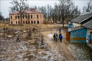 Знайомтеся з кудлатою свинею, яка виглядає як вівця, а веде себе як собака! (Собака) Знайомтеся з кудлатою свинею, яка виглядає як вівця, а веде себе як собака!