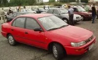 Авторинки поступаються місцем автосалонам