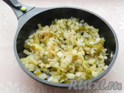 Азу з яловичини з солоними огірками - рецепт з фото