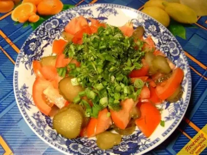 Бабушкін салат з помідорами і солоними огірками (покроковий рецепт з фото) (тортів) Бабушкін салат з помідорами і солоними огірками (покроковий рецепт з фото)