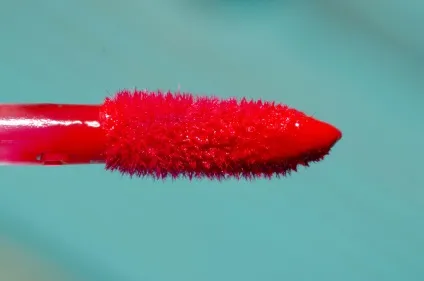Блиск для губ mac versicolour stain (resilient rouge) отзивmashvisage, mashvisage