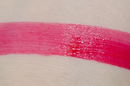 Блиск для губ mac versicolour stain (resilient rouge) отзивmashvisage, mashvisage